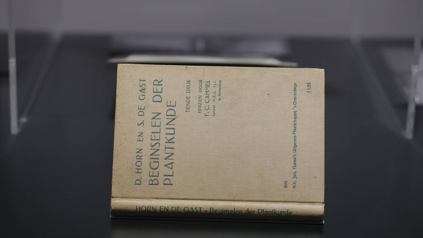 El último regalo de Ana Frank, un manual de botánica. Foto: Musealia