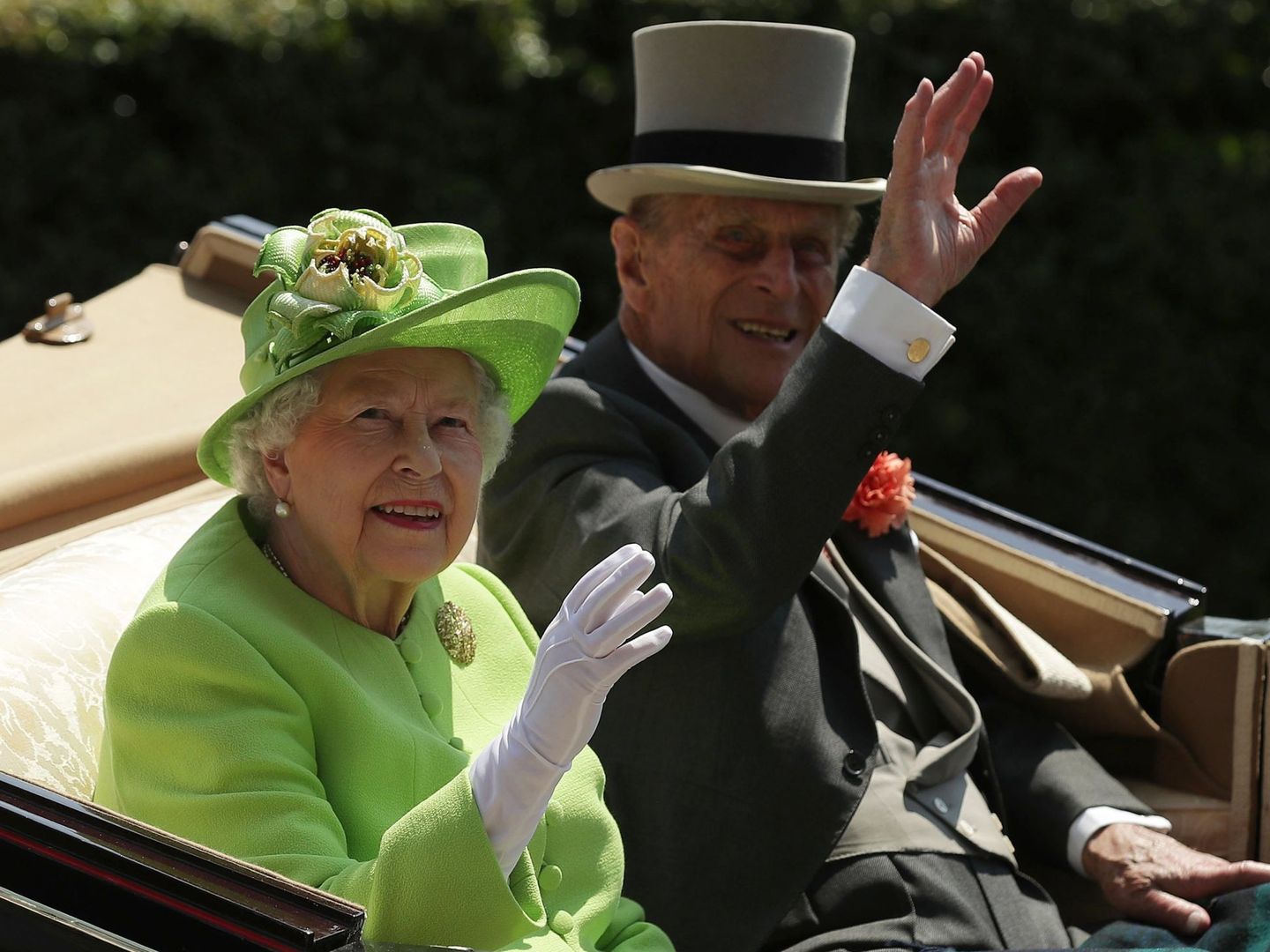 La reina Isabel II de Inglaterra y el príncipe Felipe, duque de Edimburgo, en una imagen de archivo. (EFE)