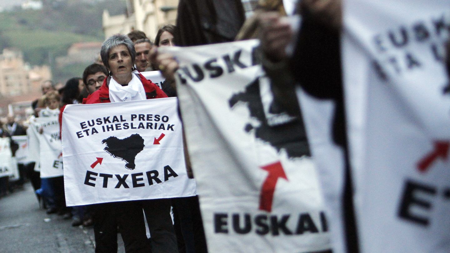 Manifestación de simpatizantes con los presos de ETA. (EFE)