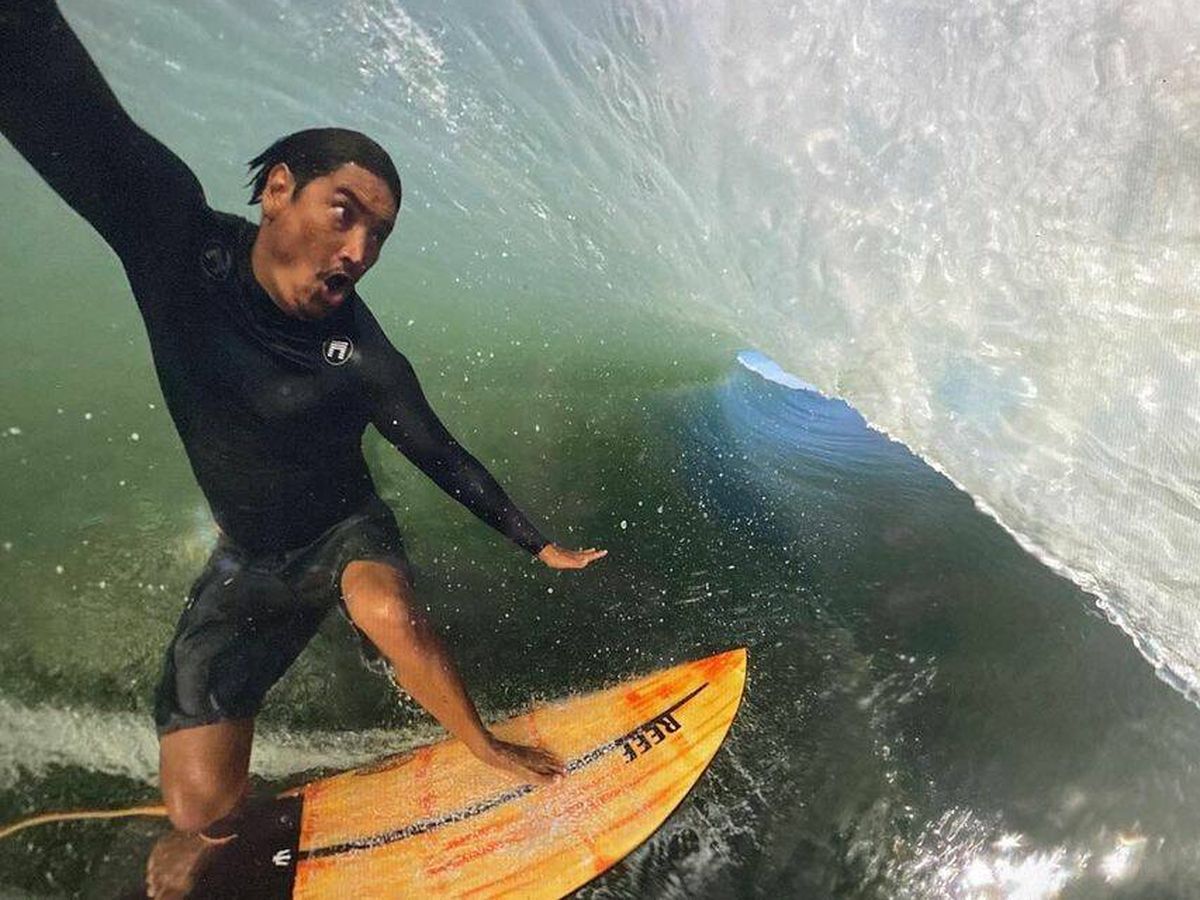 Foto: El surfista hawaiano, en una imagen de sus redes sociales. (Instagram/@ mikalajones__)