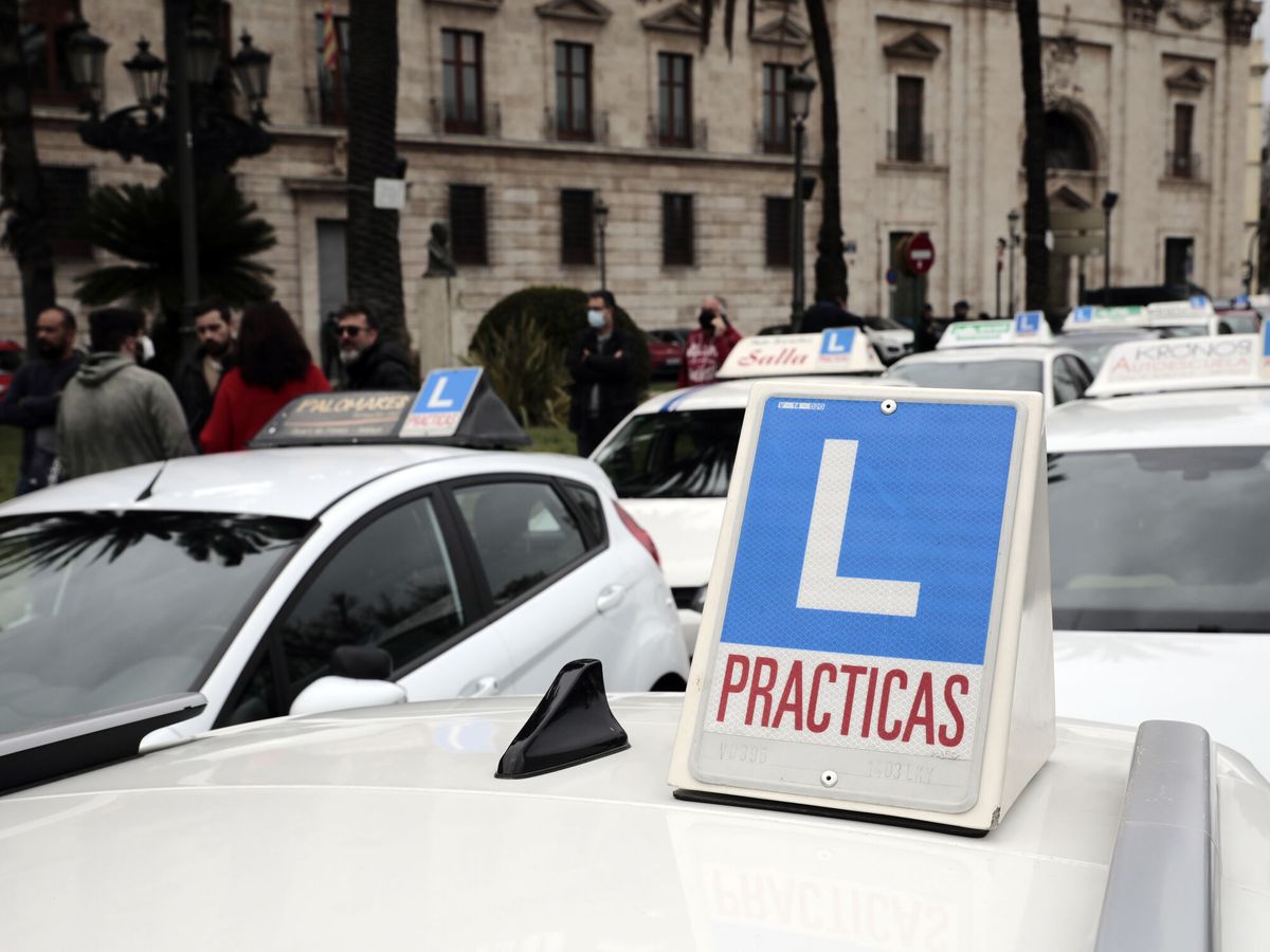 Foto: La ausencia de profesores lastra a las más de 8.000 autoescuelas de España. (EFE Ana Escobar)