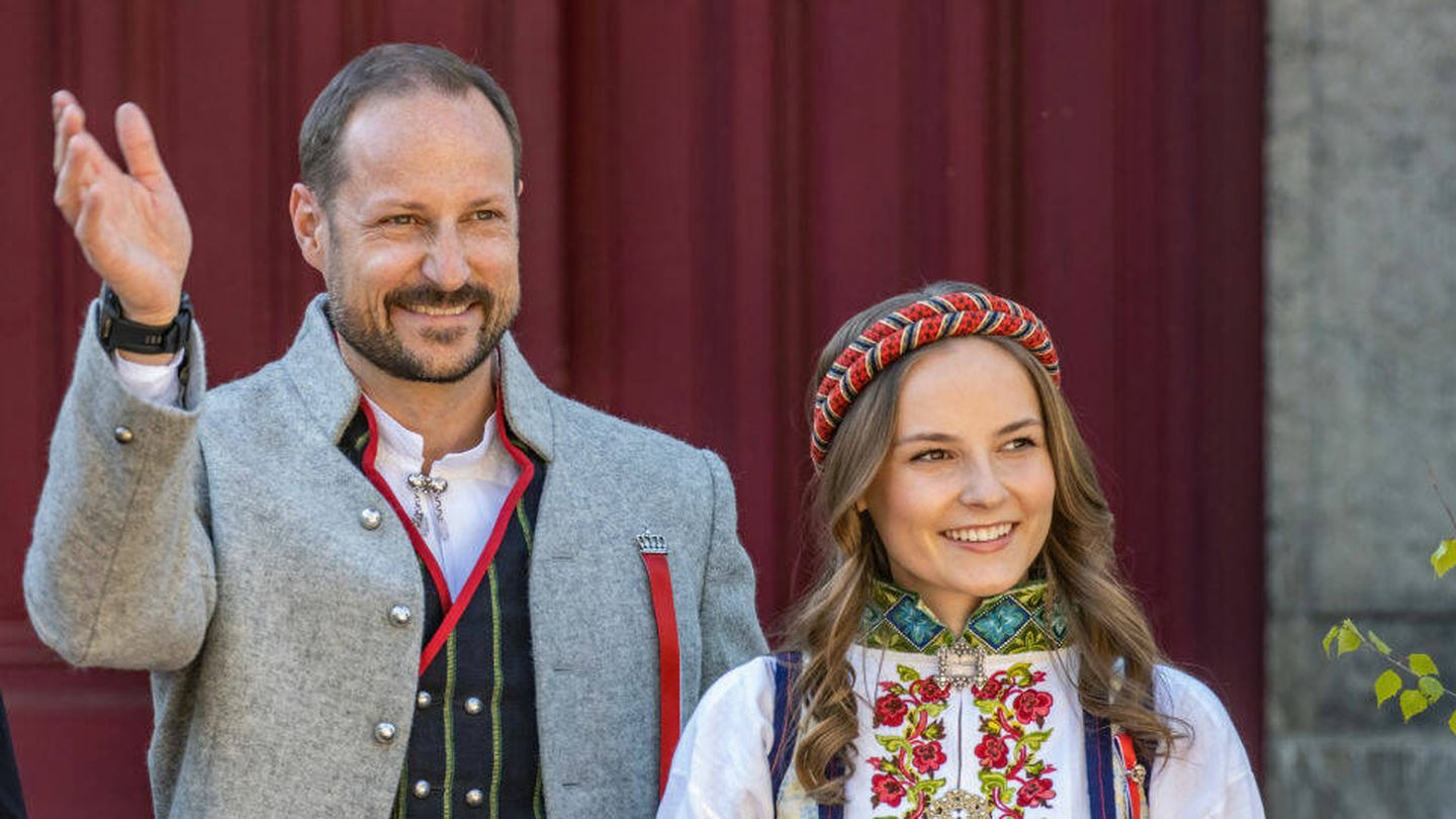 Ingrid Alexandra y Haakon, durante las celebraciones. (Getty)