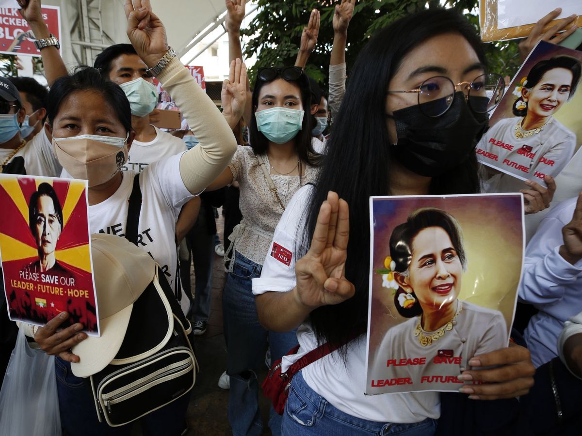 Foto: Protestas a favor de Suu Kyi en Birmania. (EFE)