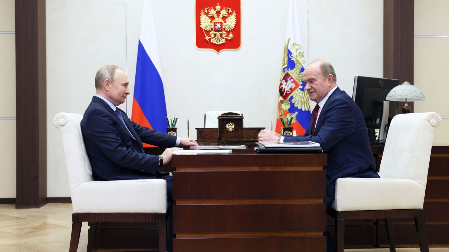 Russian President Vladimir Putin meets with Communist Party leader Gennady Zyuganov at the Novo-Ogaryovo state residence outside Moscow, Russia February 13, 2023. Sputnik Mikhail Metzel Pool via REUTERS ATTENTION EDITORS - THIS IMAGE WAS PROVIDED BY A THIRD PARTY.