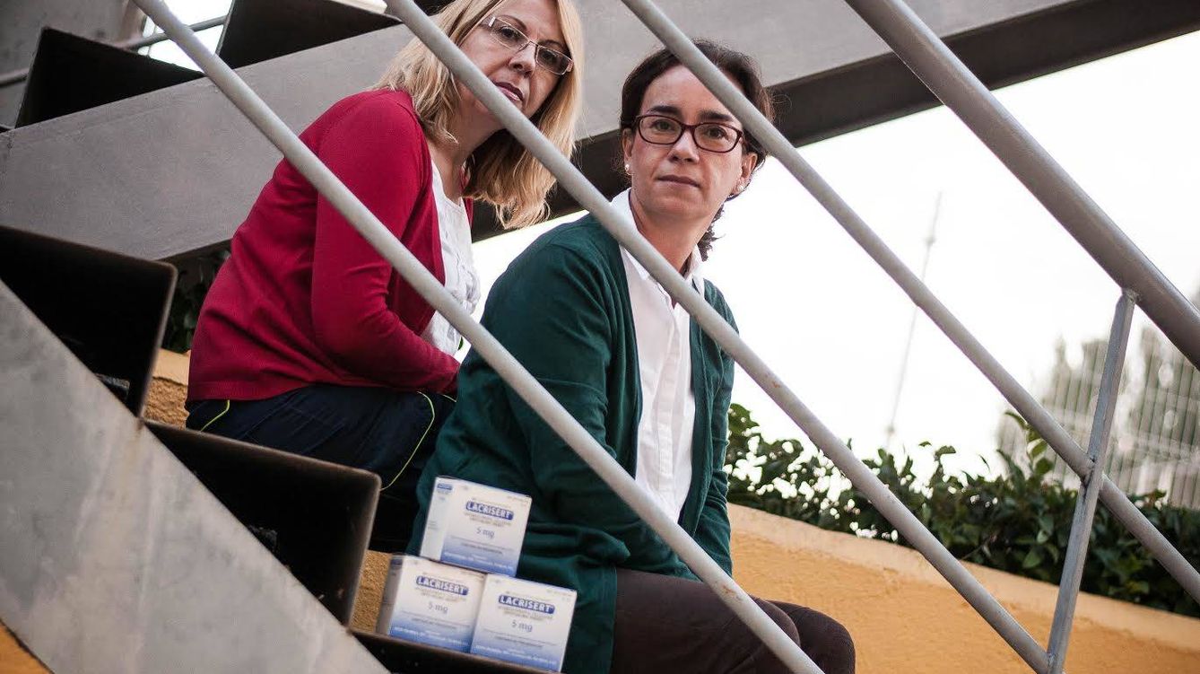 Foto: Ángeles Buitrago y Rosina Caballero denuncian que Sanidad ha dejado de facilitarles una medicación que no se consigue en España de otro modo (Foto: Carmen Castellón)
