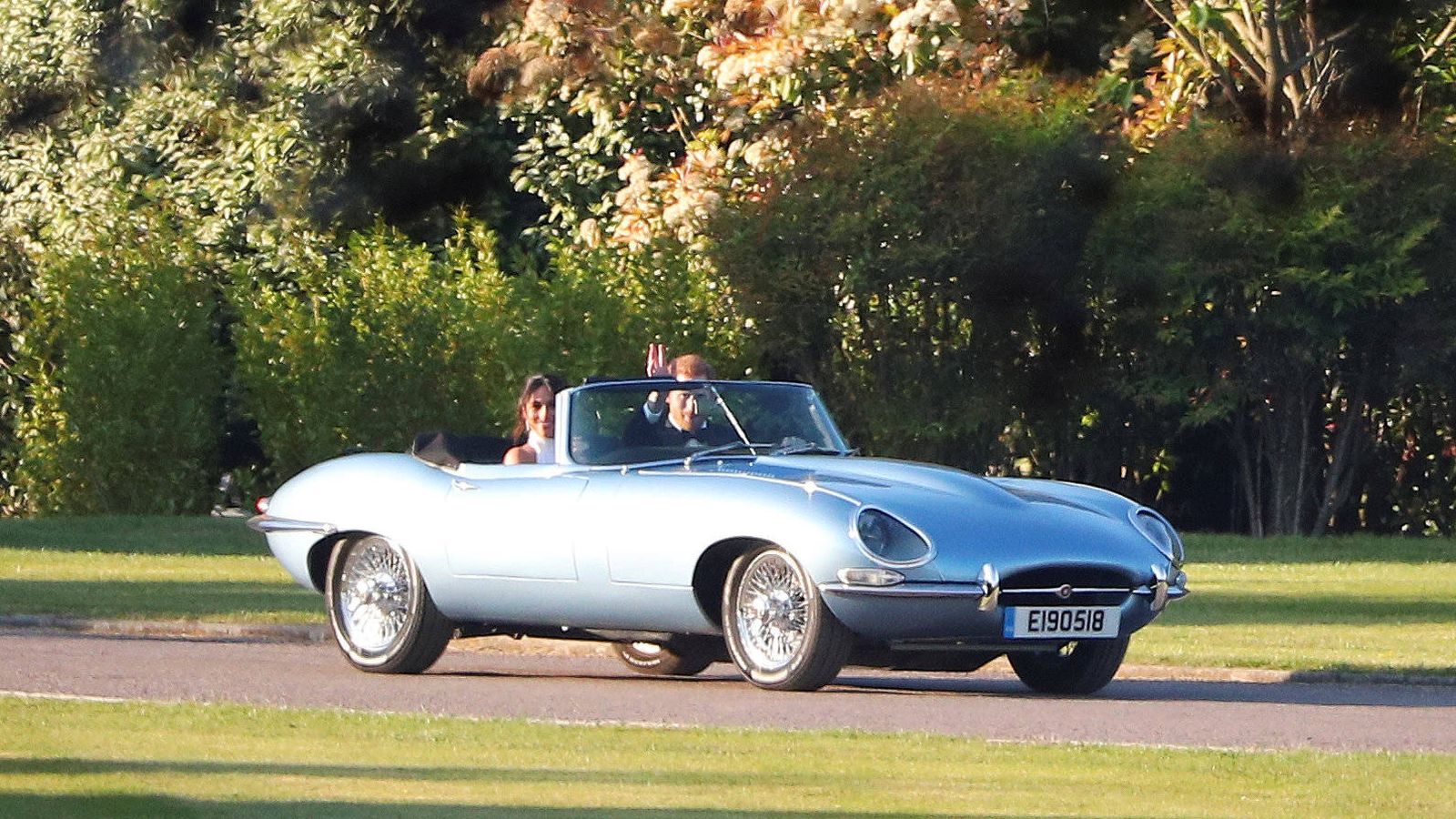 Foto:  Meghan y Harry saliendo de Windsor en un Jaguar