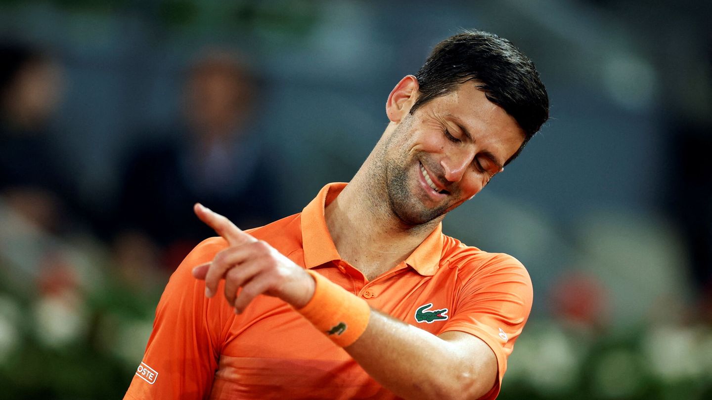 Djokovic sonríe en el Mutua Madrid Open. (Reuters/Vincent West)
