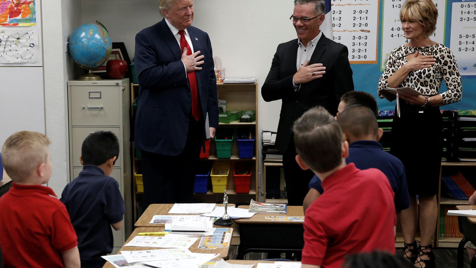 Foto: Visita de Donald Trump a una escuela en Las Vegas durante la campaña. (Reuters)