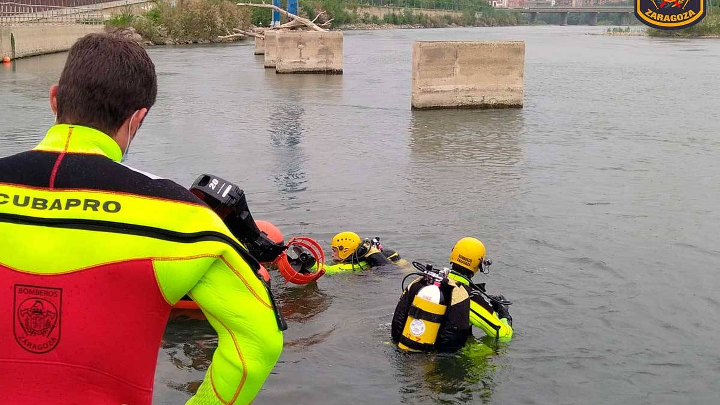 Dispositivo de búsqueda de Karim, en el río Ebro a su paso por Zaragoza. (Bomberos de Zaragoza / Ayuntamiento de Zaragoza)