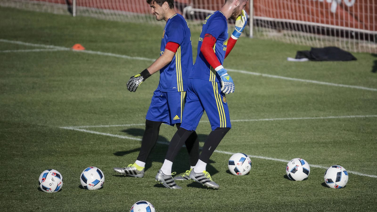 Foto: Iker Casillas y David De Gea en un entrenamiento de la selección española. (EFE)