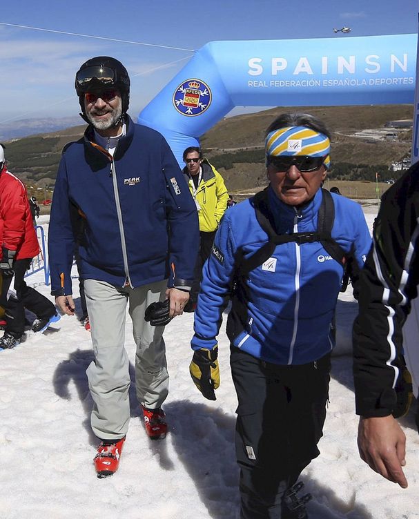Felipe VI asistiendo a la prueba de Snowboard en Sierra Nevada