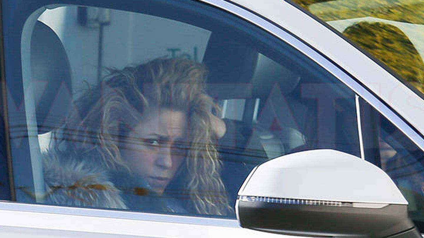  Shakira en el coche antes de recibir la notificación de la Fiscalía. (Vanitatis)