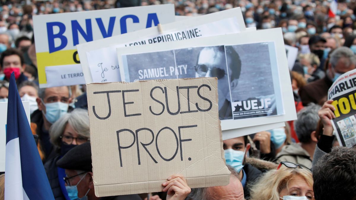 'Je suis prof': miles de franceses salen a la calle para rechazar el terrorismo islámico