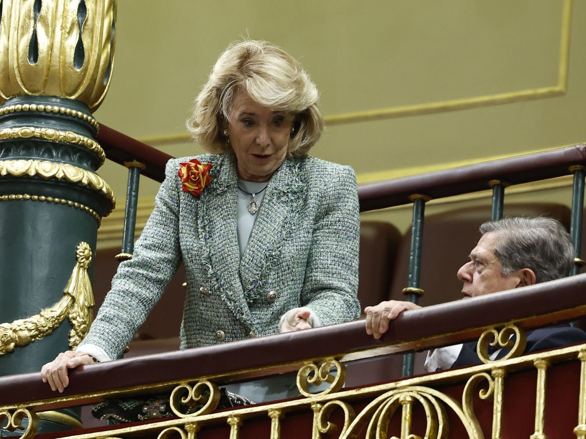 Foto: La expresidenta del Senado y de la Comunidad de Madrid, Esperanza Aguirre, durante la jura de la princesa Leonor. (EFE / Chema Moya)