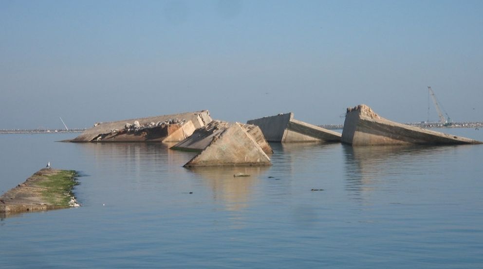 Estado del Muelle Prat después del hundimiento.