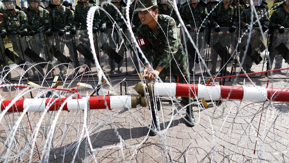 Tailandia sale a las calles y asedia los ministerios para tumbar al Gobierno