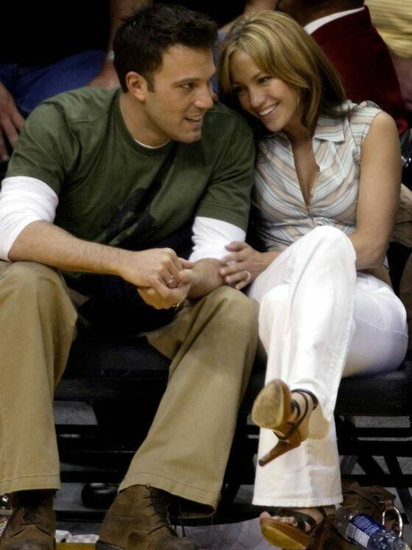 Ben Affleck y Jennifer Lopez, durante su noviazgo en el pasado. (Reuters)