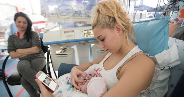 Foto: La leche materna puede contener mensajes que ayuden al bebé a conocer su reloj biológico (EFE/Marta Pérez)