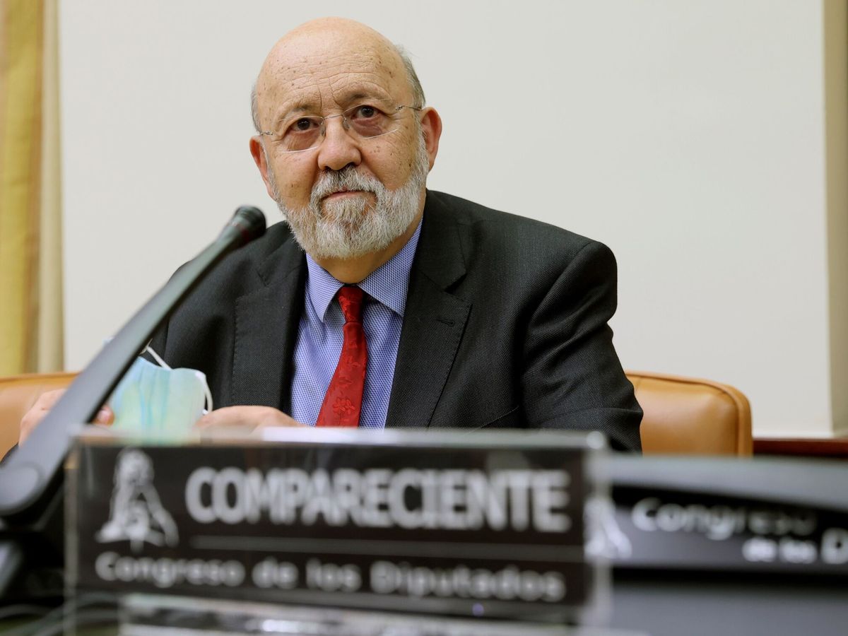 Foto: José Félix Tezanos, durante una comparecencia en el Congreso. (EFE/Kiko Huesca)
