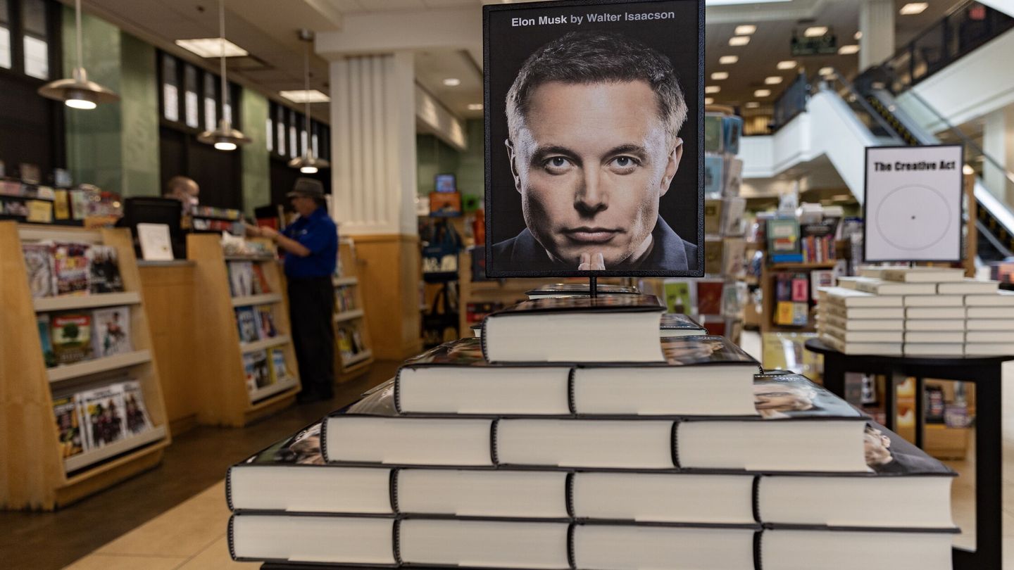 La biografía de Elon Musk, a la venta en Estados Unidos. (EFE)