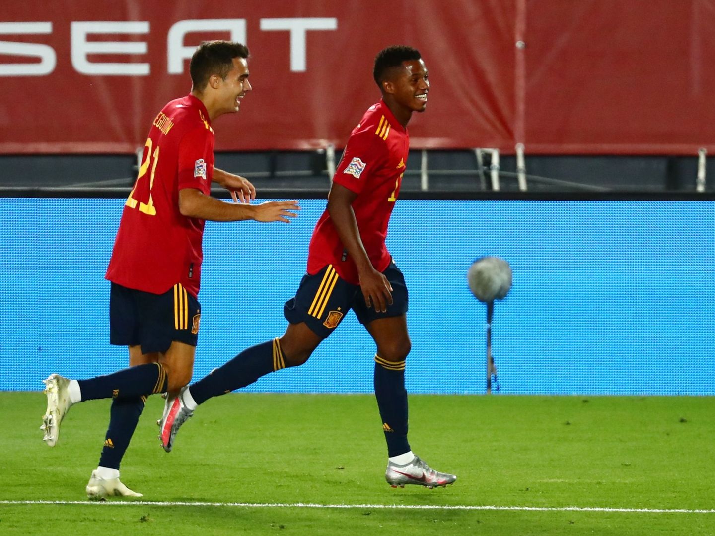 Ansu Fati, en su primer gol con España. (Reuters)