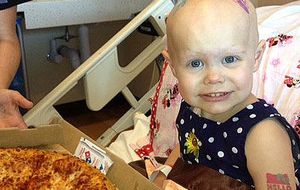 Una niña enferma pide una pizza e internet le envía cientos de ellas