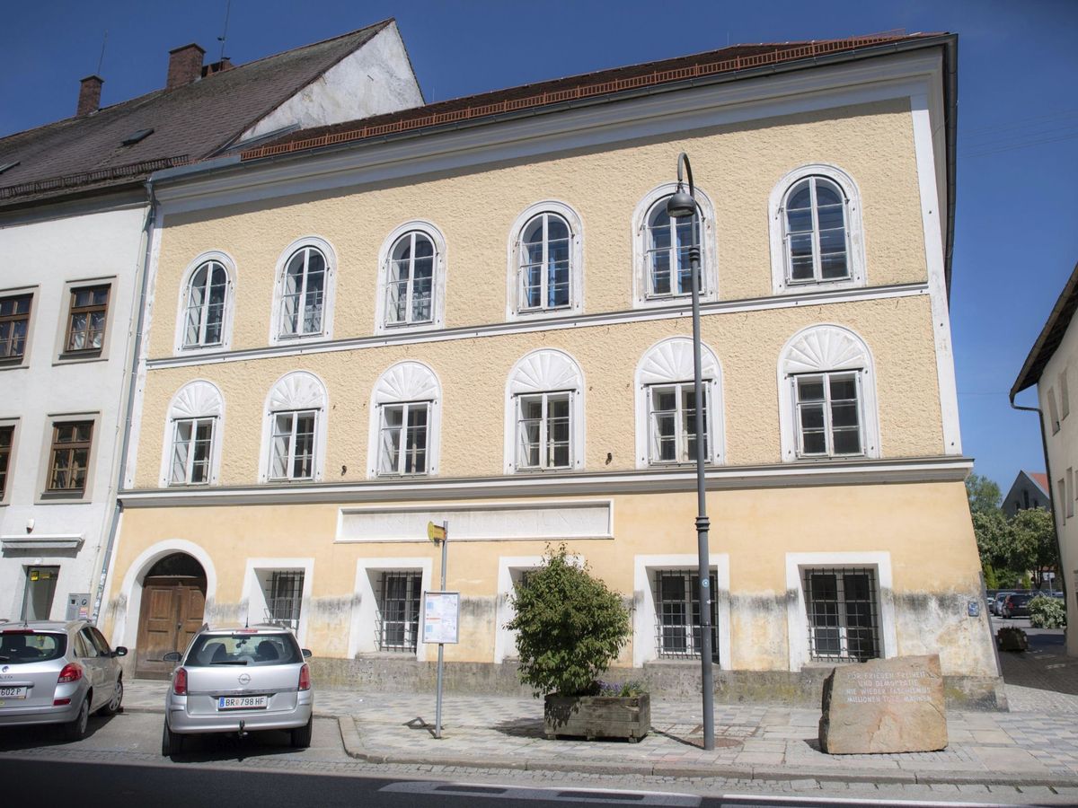 Foto: La casa en la que nació el dictador será la comisaría de la policía local de Braunau am Inn (EFE/Christian Bruna)
