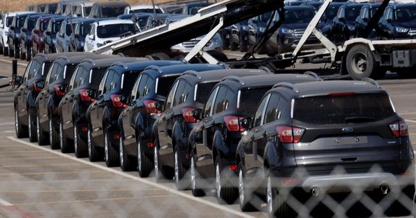 Foto: Unidades del Ford Kuga listas para su envío al mercado desde Almussafes. (Reuters)