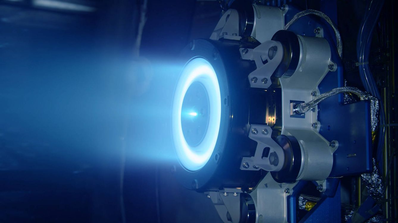 Foto: El motor de iones de Aerojet Rocketdyne y la NASA ha pasado todas las pruebas con éxito. (NASA/Aerojet Rocketdyne/Jef Janis)