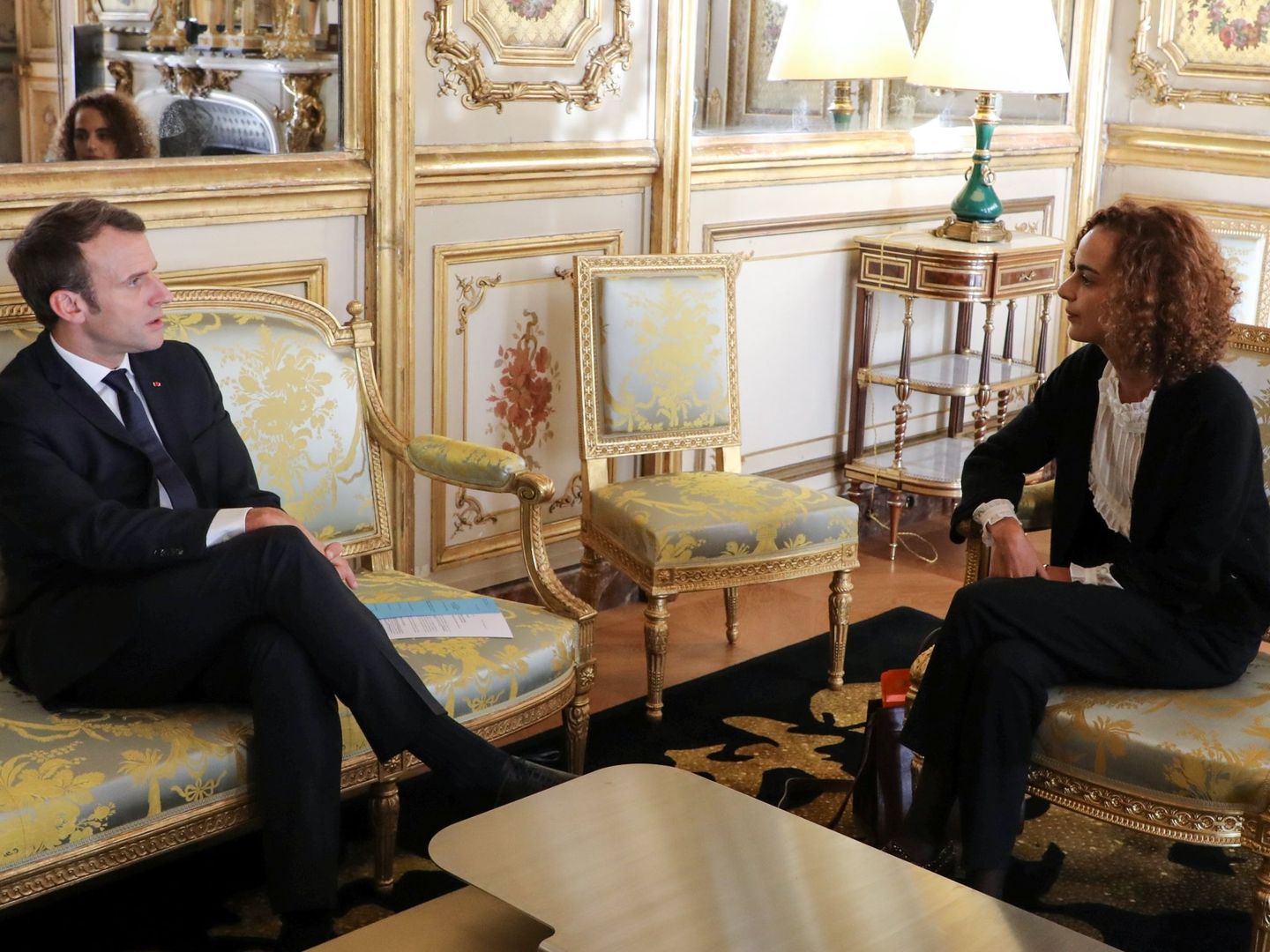 Leila Slimani, con Emmanuel Macron, en 2017. (EFE)