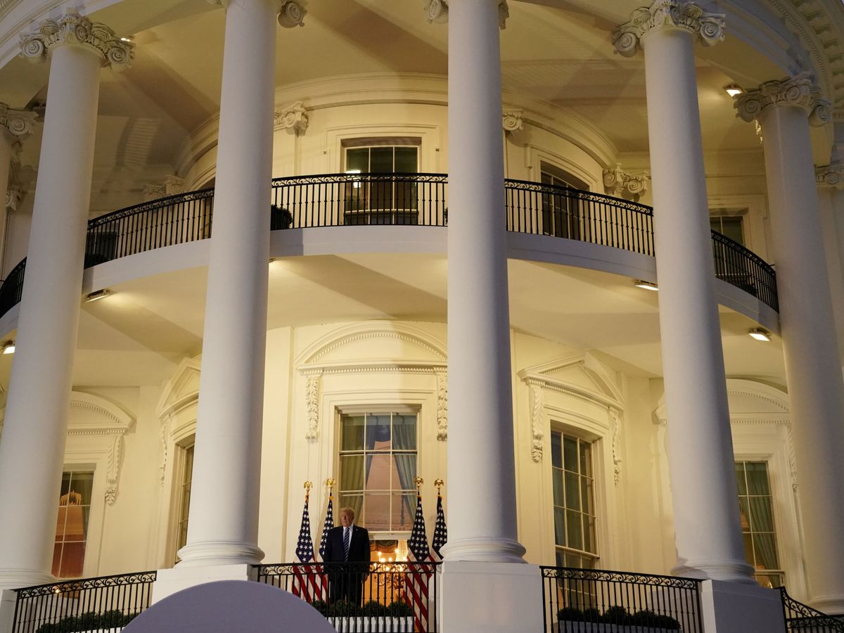 Foto: Donald Trump, a su regreso a la Casa Blanca tras superar el coronavirus (Reuters/Erin Scott)