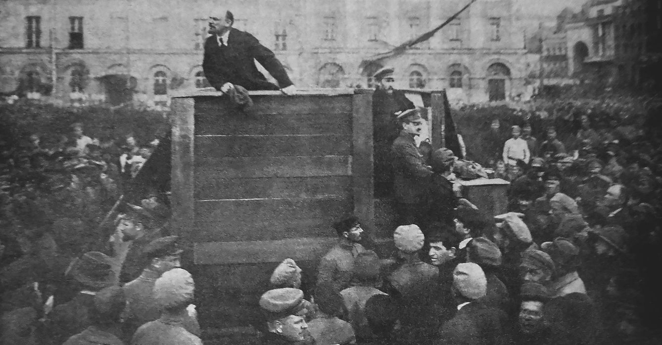 Lenin, Trotsky y Kamenev en un mitin en 1920.