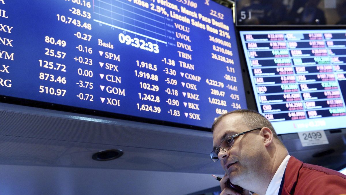 Wall Street se adentra en la corrección tras las ventas minoristas y el paro semanal
