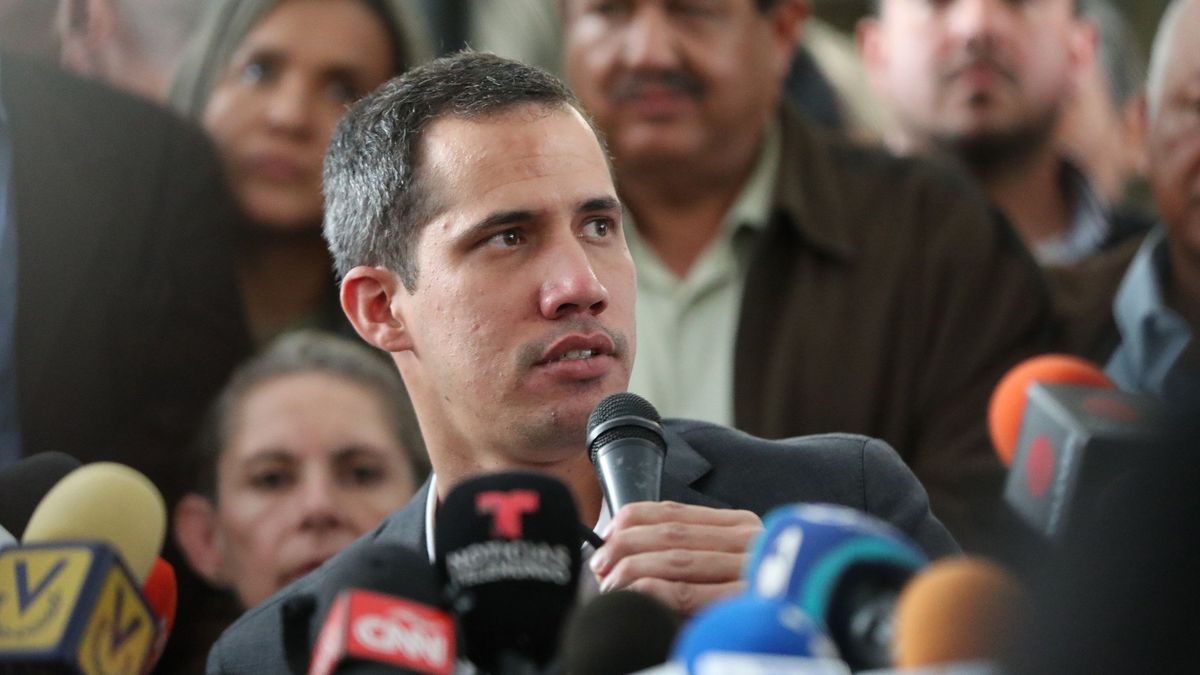 Guaidó anuncia paros en la administración de Venezuela tras reunirse con los sindicatos