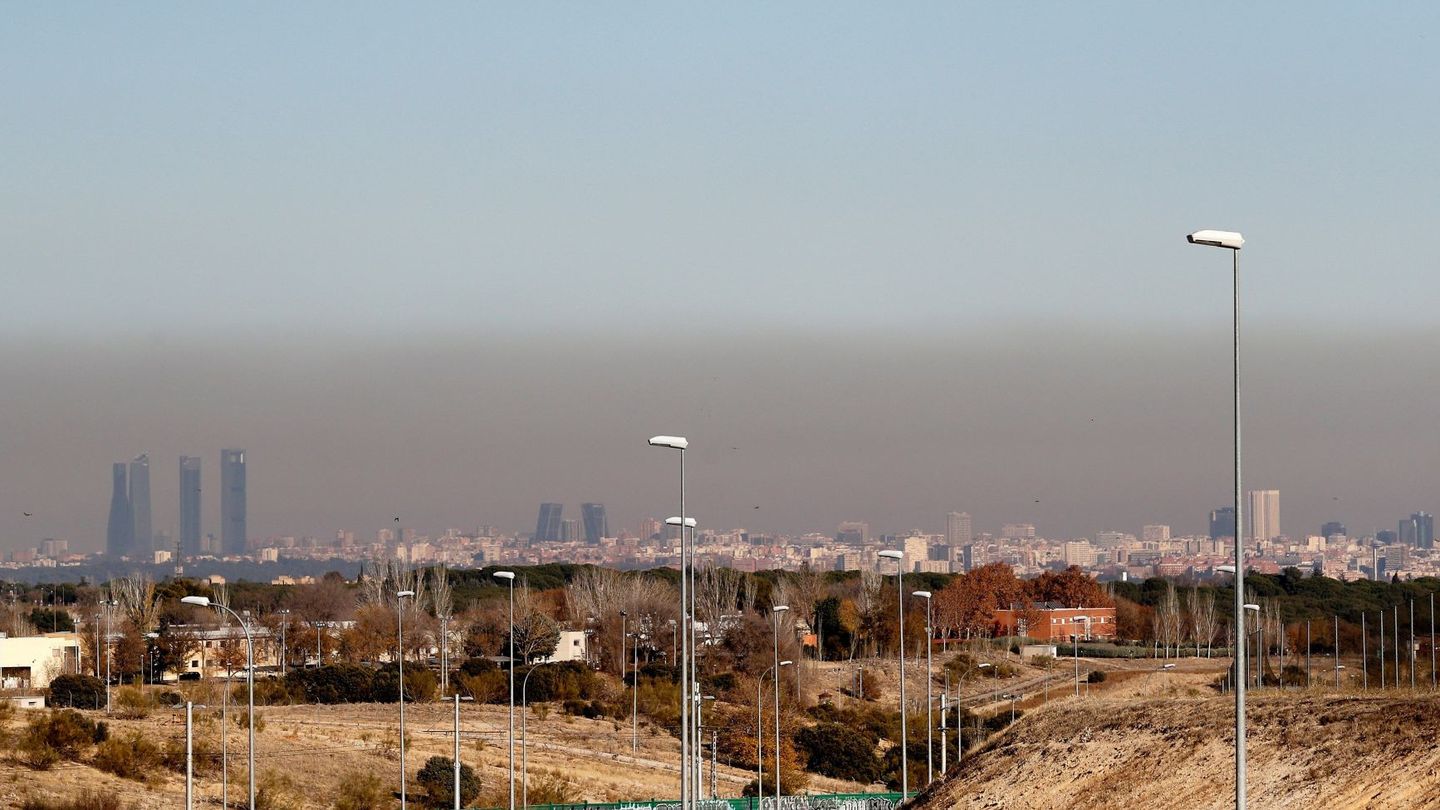 La boina de contaminación sobre Madrid. (EFE)