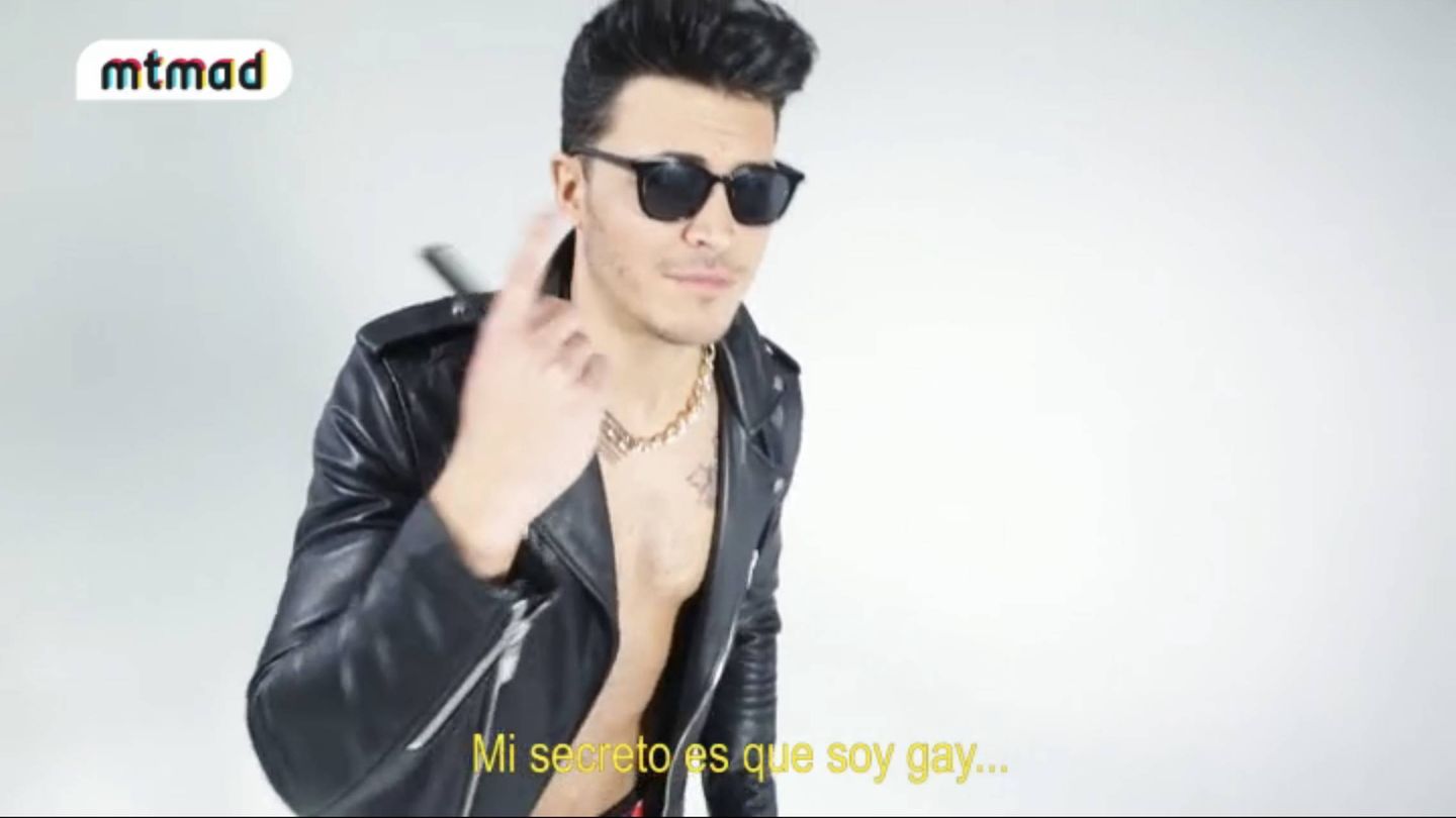 Kiko Jiménez, novio de Gloria Camila, en el videoclip 'Ven por más'.
