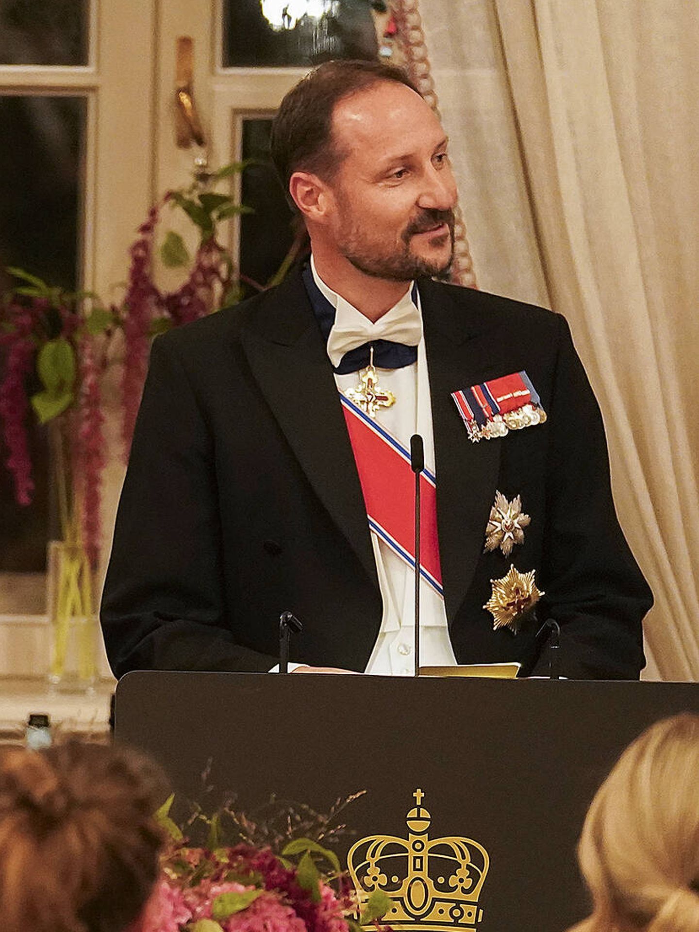 Haakon, anfitrión de la cena de gala en el Parlamento. (NTB)