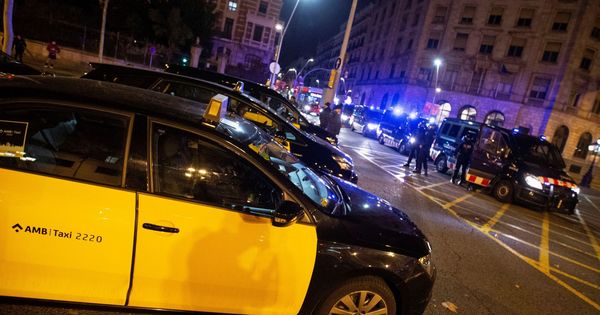 Foto: Los taxistas de Barcelona han convocado una huelga indefinida. (EFE)
