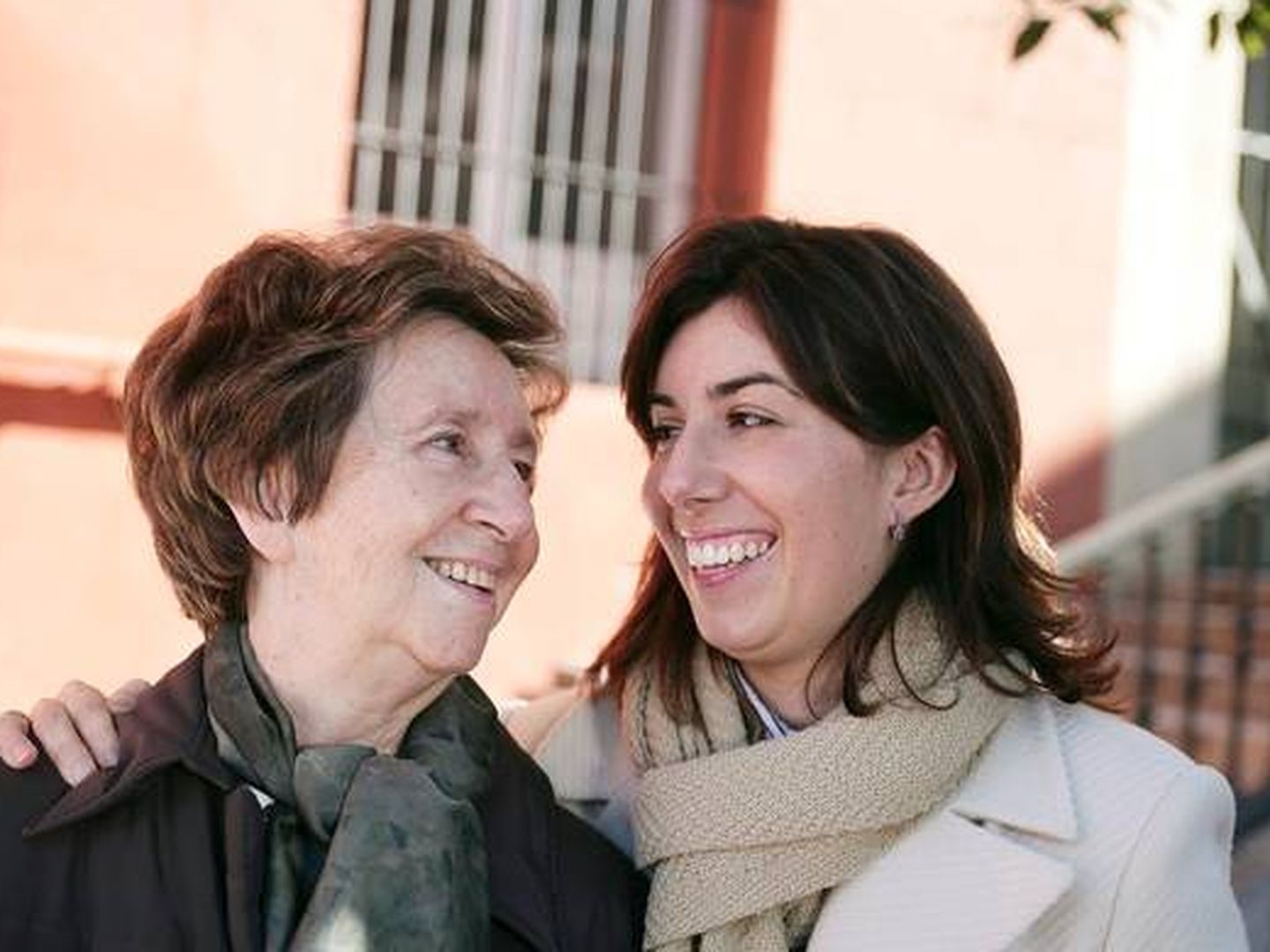 Con su hija Lucía Viñuela. (L’Oréal - Unesco For Women in Science)