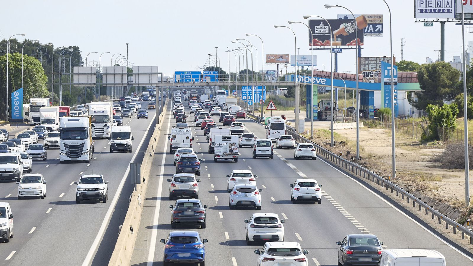 Operación salida de la DGT de verano: mejor hora para salir, rutas alternativas...