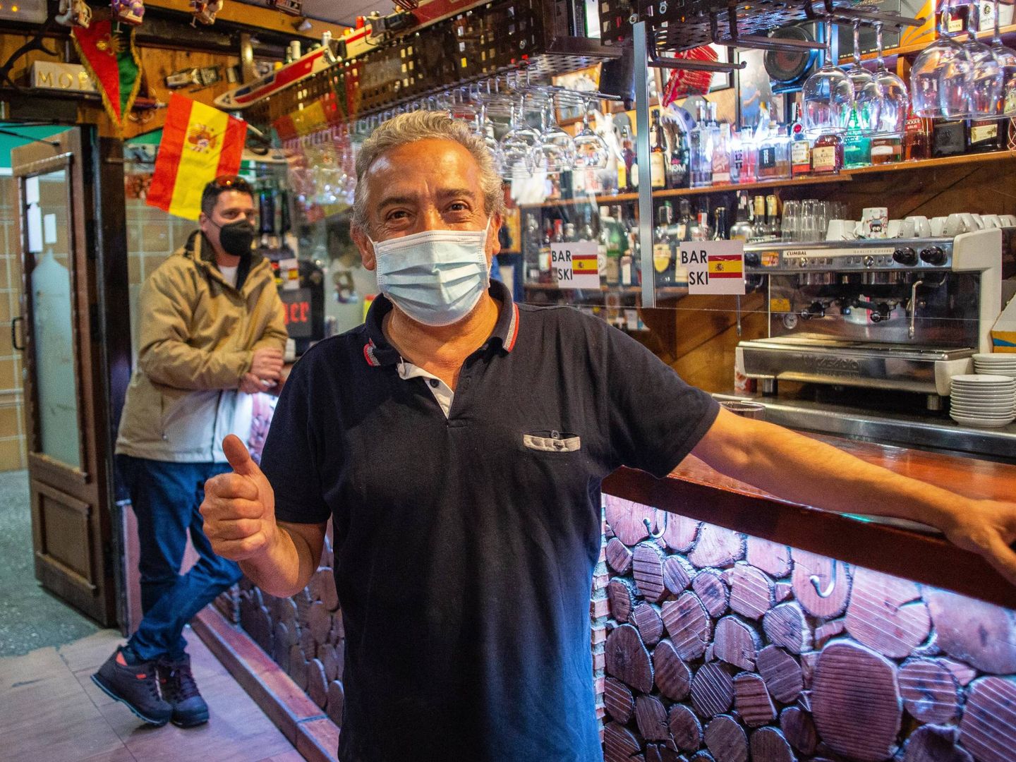 Sebastián ('Nichi'), dueño del Bar ski de Pradollano.