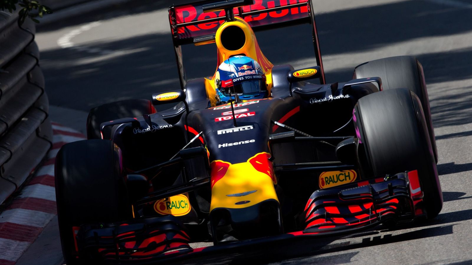 Foto: Daniel Ricciardo, este sábado, sobre el asfalto de Mónaco.