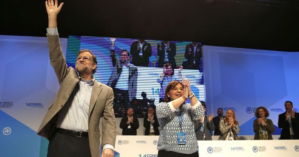 Foto: Rajoy, con Isabel Boning en el último Congreso regional de Valencia. (EFE)