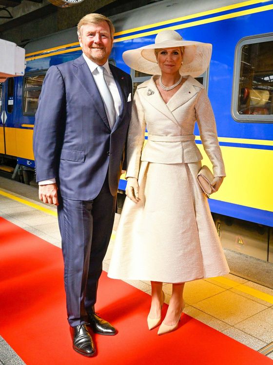 Los reyes de Holanda, a su llegada a Bélgica en el Tren Real. (CP)