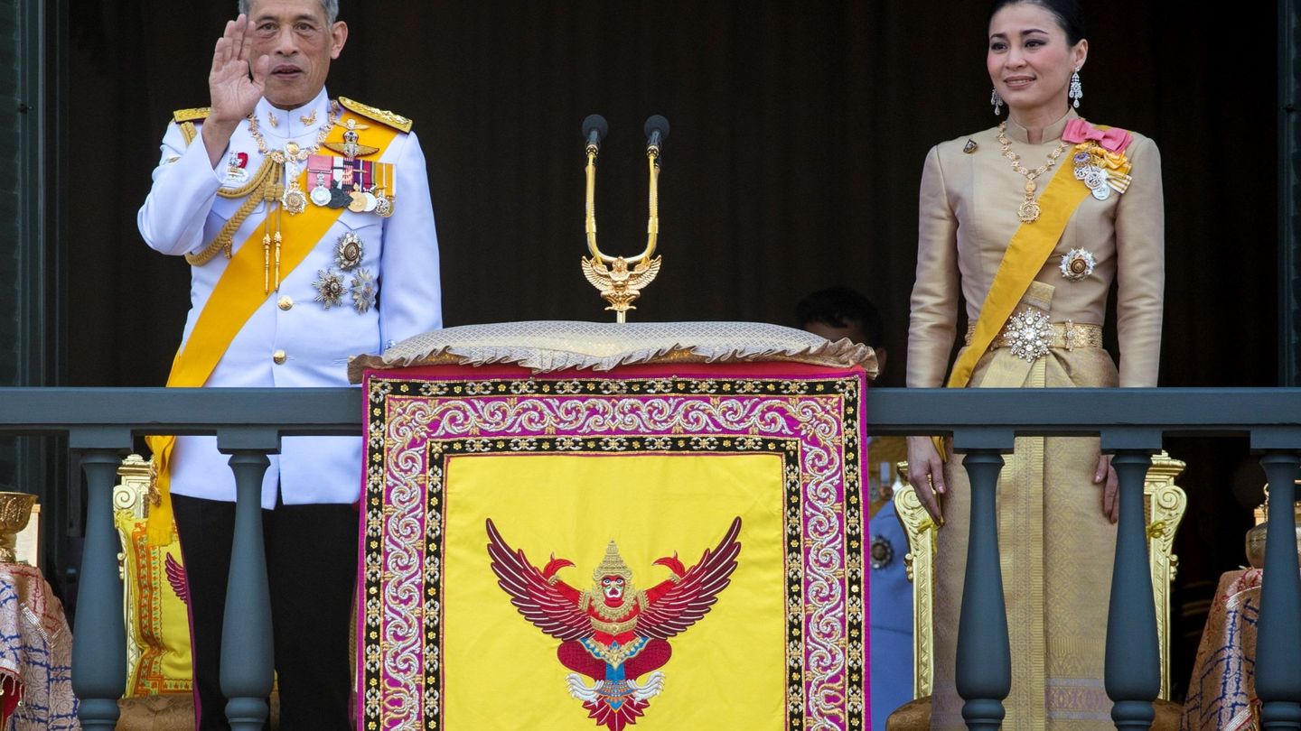El rey de Tailandia, Maha Vajiralongkorn, y la reina Suthida. (EFE)