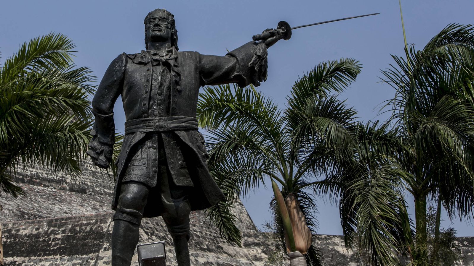 Foto: Estatua de Blas de Lezo frente al Castillo de San Felipe en Cartagena (Joaquín Sarmiento/FNPI)