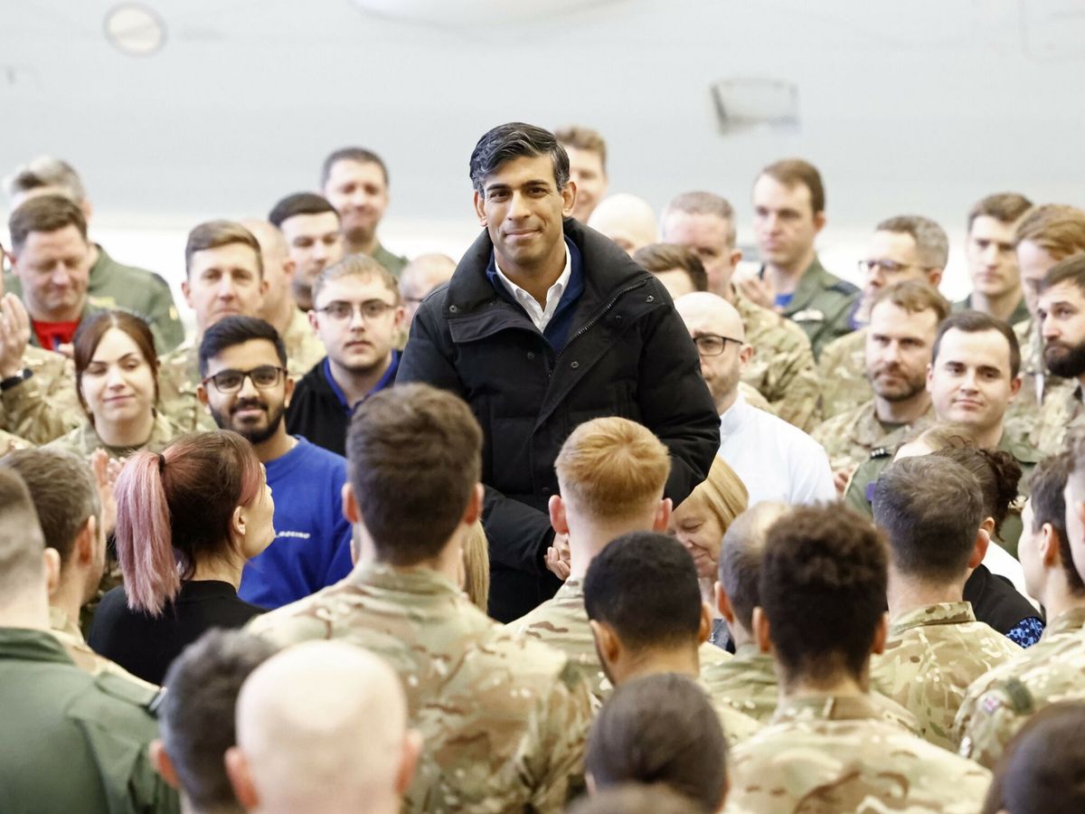 Foto: El primer ministro británico, Rishi Sunak, en la base militar de Moray (Escocia). (Europa Press/Jeff J Mitchell)