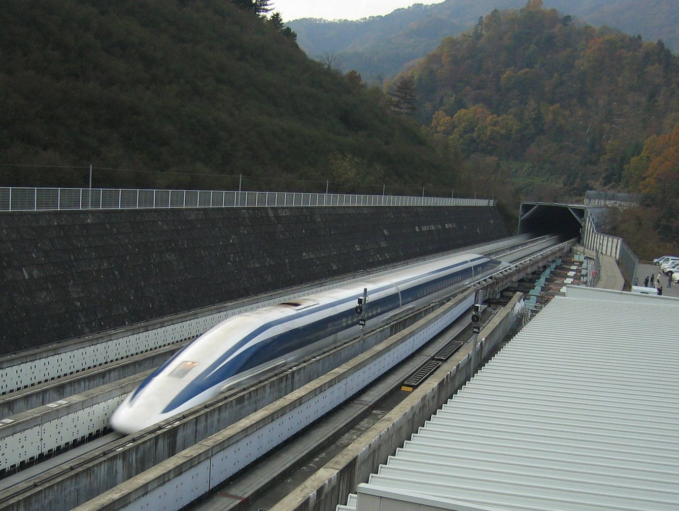 El tren bala se inauguró en los Juegos Olímpicos de Tokio. (Wikimedia)