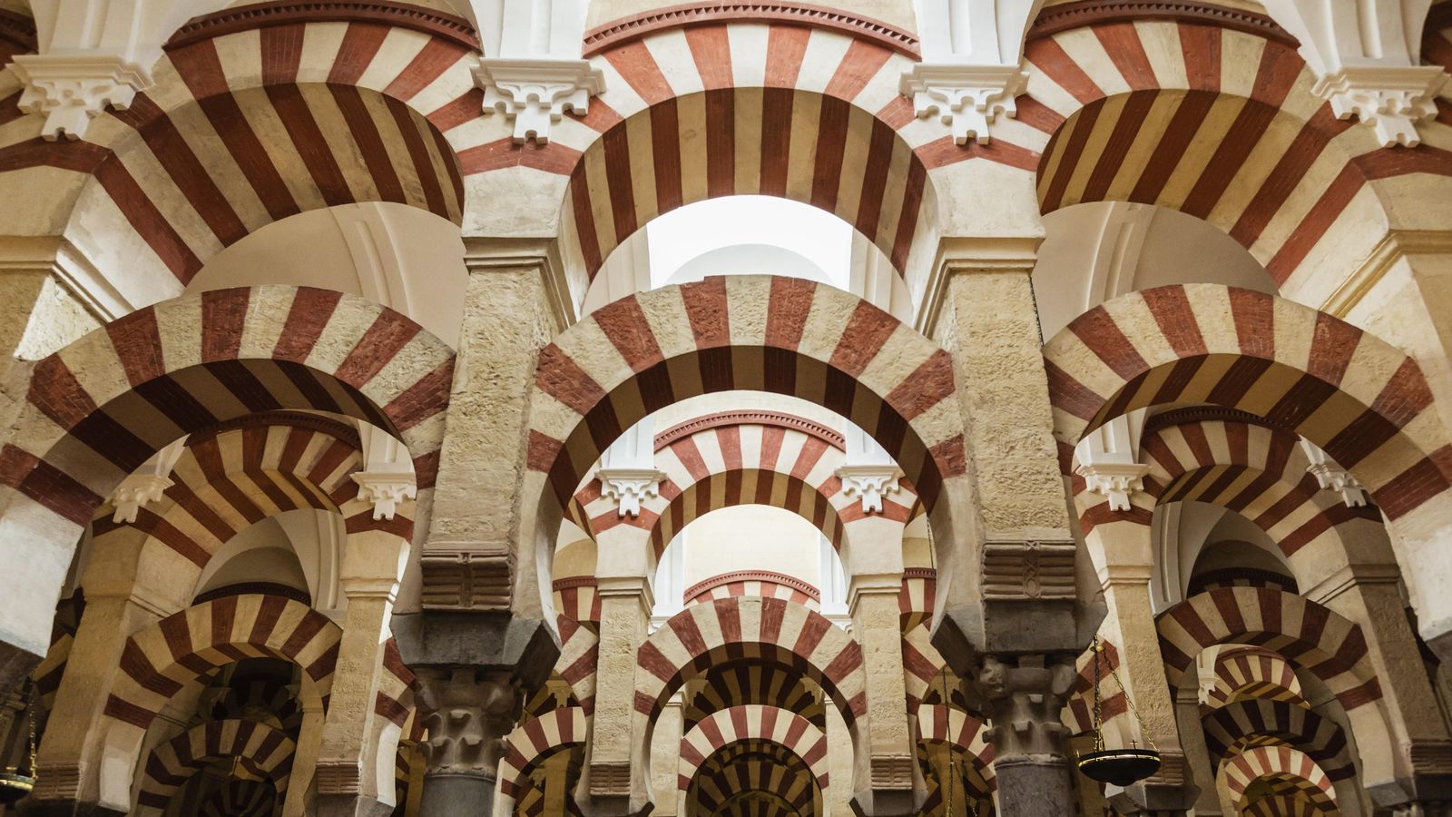 Foto: Interior de la Mezquita-Catedral de Córdoba. (Corbis)