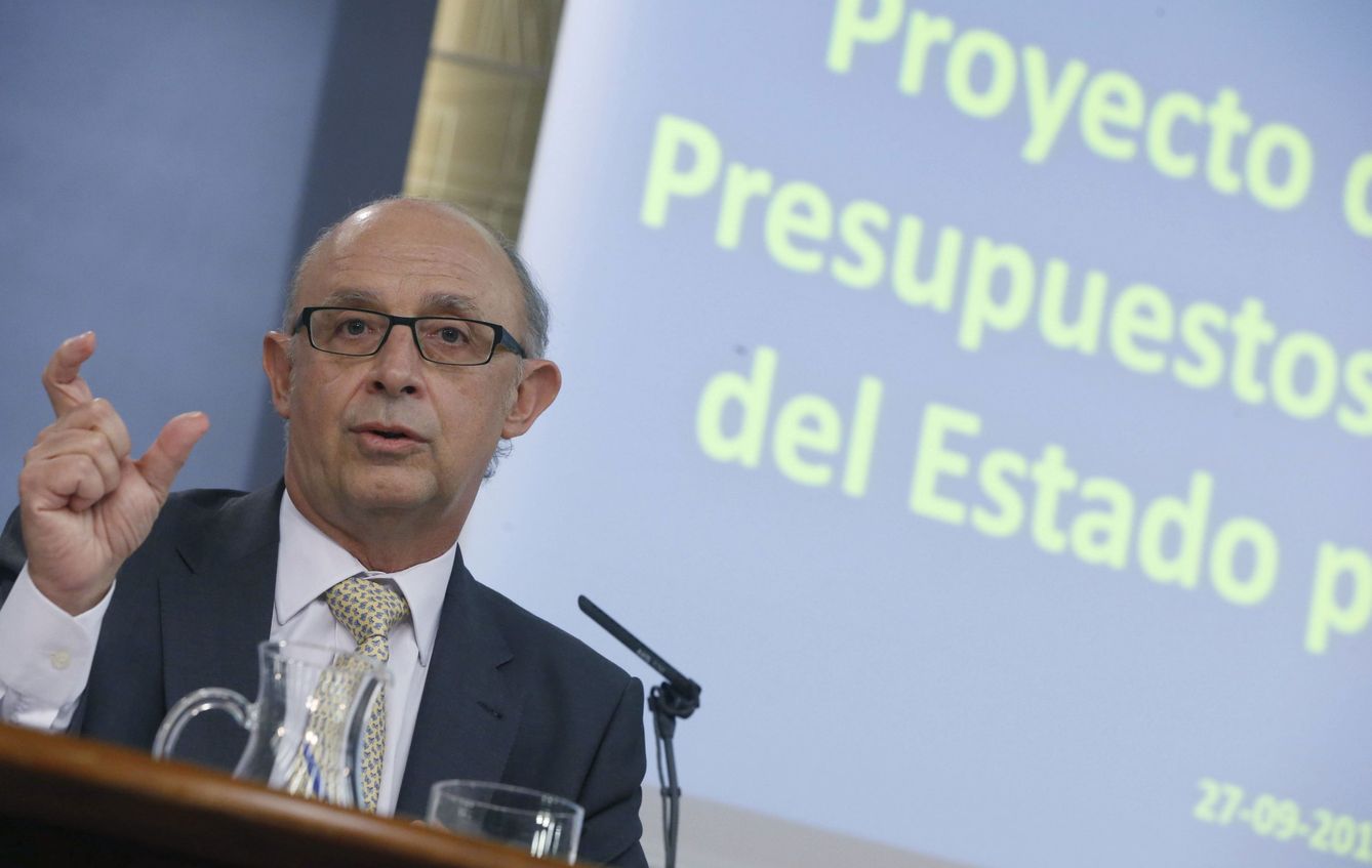Montoro, en la presentación de los presupuestos generales del Estado para 2014. (EFE/Juan Carlos Hidalgo)